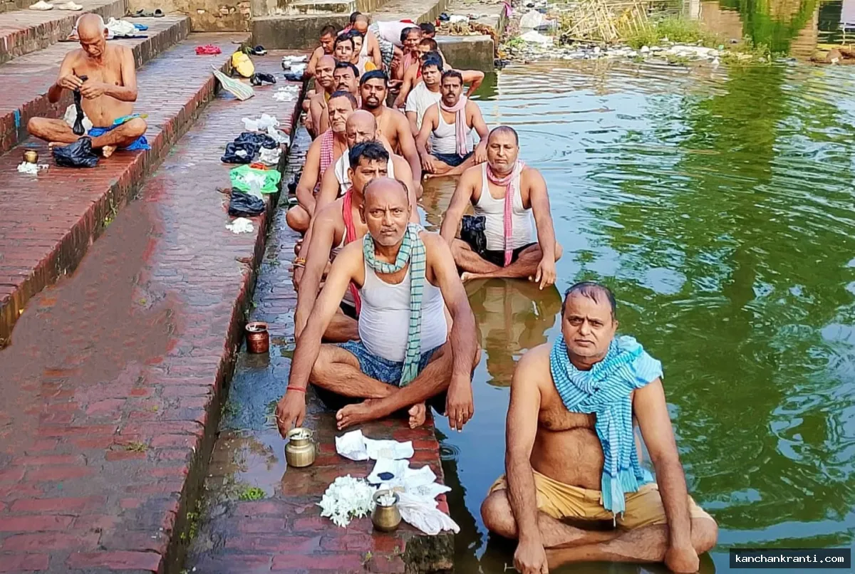 गोड्डा: पितृपक्ष पर मेहरमा और कझिया नदी तट पर उमड़े श्रद्धालु, वैदिक मंत्रोच्चार के साथ कर रहे हैं पूर्वजों का तर्पण