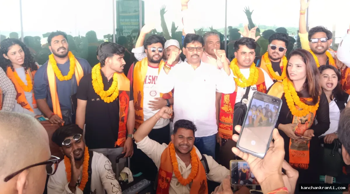 देवघर पहुंचे मध्य प्रदेश के सोशल मीडिया इंफ्लुएंसर: प्रधानमंत्री मोदी के 25 वर्षों के सेवाकाल और विकास कार्यों की बनाएंगे रील