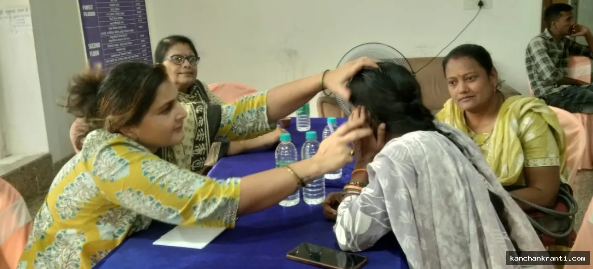 Deoghar News : स्वच्छता ही सेवा अभियान के तहत नगर निगम परिसर में लगा स्वास्थ्य जांच शिविर, सफाई मित्रों के स्वास्थ्य की हुई जांच