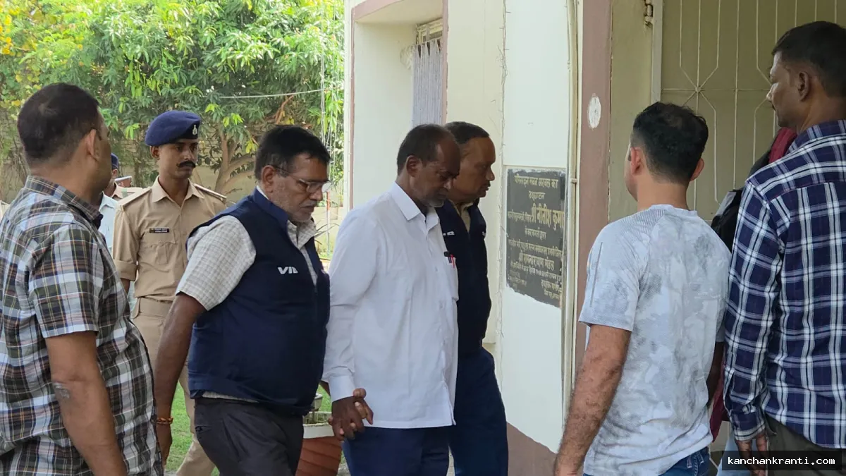 जमीन के कागजात सुधारने के एवज में 16 हजार घूस लेते राजस्व कर्मचारी रंगे हाथ गिरफ्तार