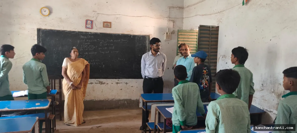 Deoghar News: डीडीसी ने सारवां राजकीयकृत माध्यमिक विद्यालय का किया निरीक्षण, बच्चों को तत्काल 'Lab in a box kit' और खेल सामग्री देने के निर्देश