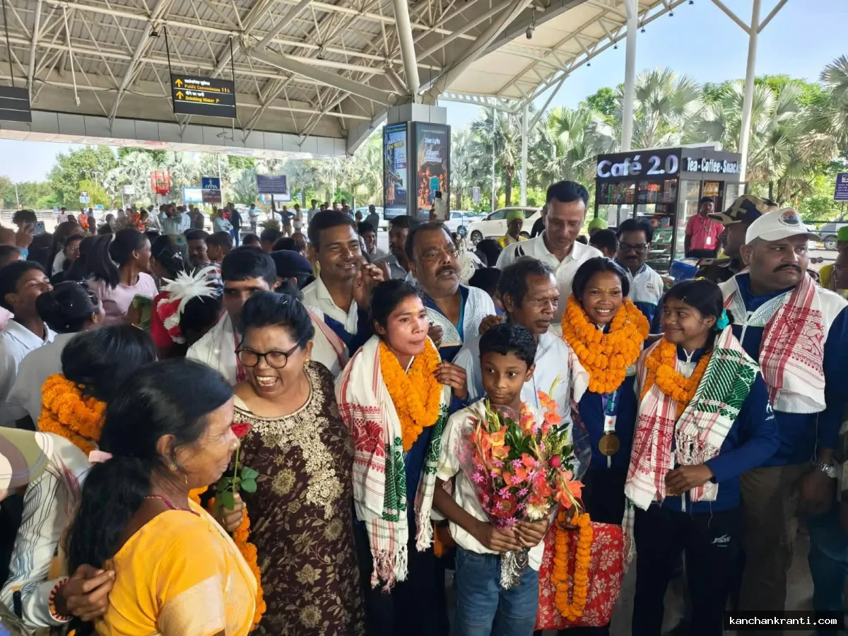 44 साल का सूखा खत्म! एशियन गेम्स में स्वर्ण पदक जीतकर रांची लौटीं झारखंड की स्टार महिला हॉकी खिलाड़ी, एयरपोर्ट पर हुआ ऐतिहासिक स्वागत