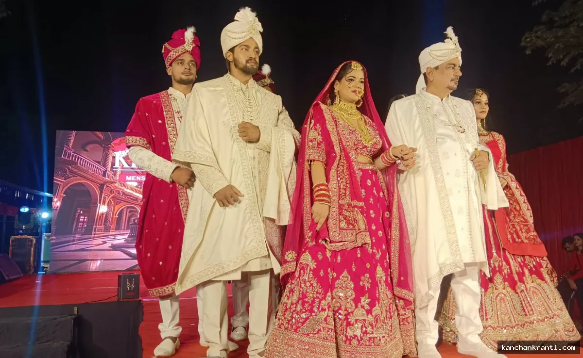 देवघर: फेस्टिव सीजन को लेकर खूबसूरत मॉल ने किया शानदार फैशन शो का आयोजन, एथनिक व वेस्टर्न वियर के साथ रैंप पर दिखा सुनील खवाड़े का जलवा