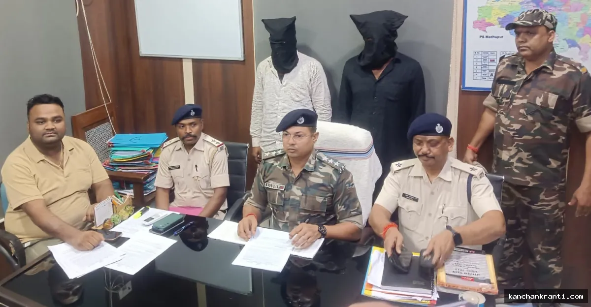 Deoghar News: बम्पास टाउन गोलीकांड का खुलासा: चंदन यादव पर गोली चलाने वाले उज्जवल झा और अभय गिरी गिरफ्तार, कई संगीन मामले हैं दर्ज