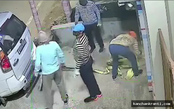 वीआईपी गाड़ी से आए, एटीएम उखाड़ ले गए... और देवघर पुलिस सीसीटीवी में साफ-साफ ताकती रह गई! सचित्र...
