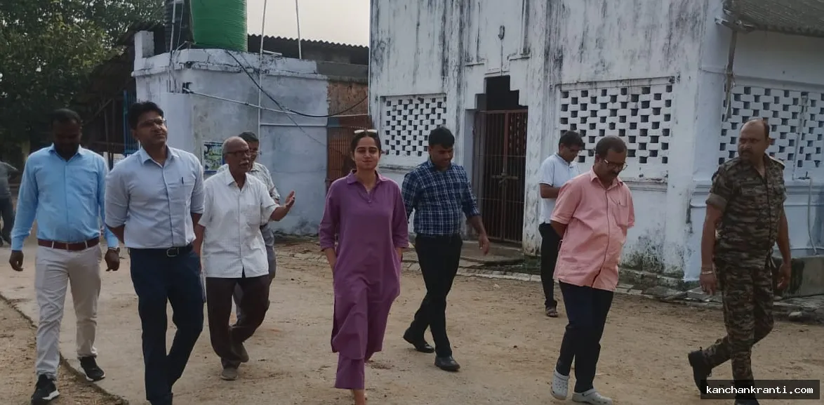 Deoghar News: दुर्गा पूजा को लेकर एक्शन मोड में नगर निगम, नगर आयुक्त सुलोचना मीना ने पंडालों और विसर्जन स्थल का किया औचक निरीक्षण