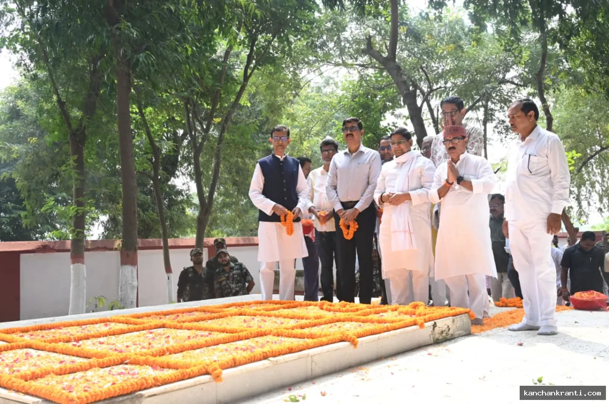 Jamui News: बिहार विधानसभा के पूर्व अध्यक्ष स्व० त्रिपुरारि प्रसाद सिंह की 96वीं जयंती पर राजकीय समारोह आयोजित, मंत्री दामोदर रावत और डीसी ने दी श्रद्धांजलि