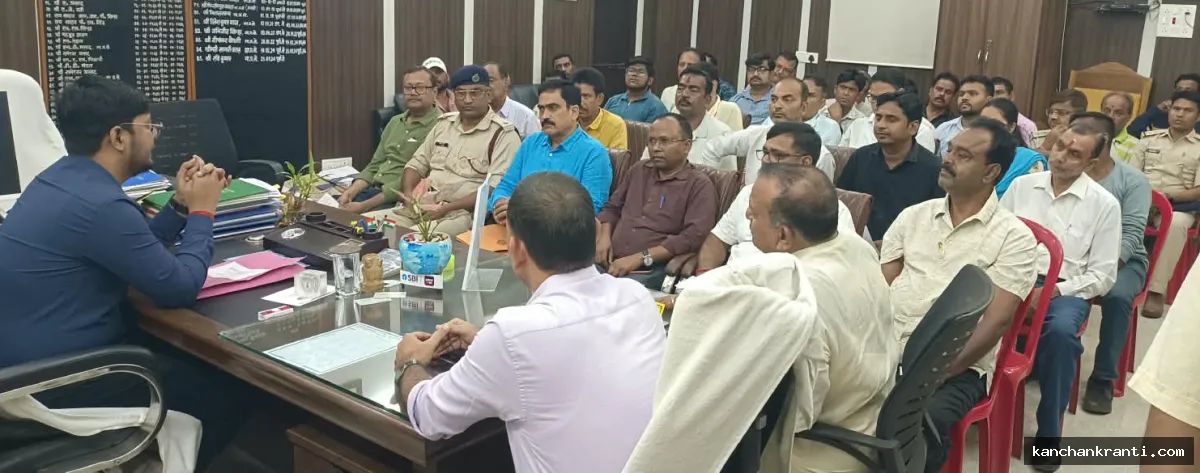 दुर्गा पूजा को लेकर देवघर में शांति समिति की बैठक, पंडालों में CCTV अनिवार्य; डीजे पर रहेगा प्रतिबंध