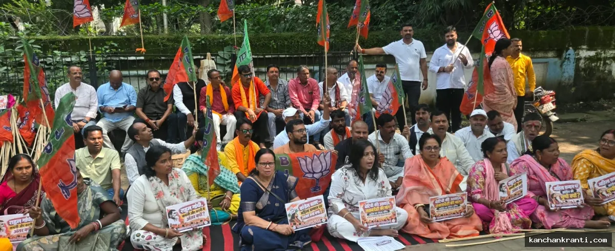 देवघर: JNU की छात्राओं के कथित यौन शोषण मामले में BJP महिला मोर्चा का समाहरणालय पर प्रदर्शन, कांग्रेस सांसद पर कार्रवाई की मांग