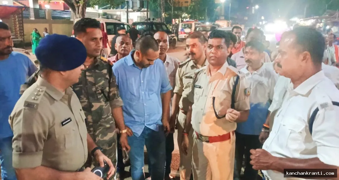गोड्डा: दुर्गा पूजा को लेकर पुलिस प्रशासन सख्त, एसडीपीओ आकाश भारद्वाज ने शहर के पूजा पंडालों का किया निरीक्षण