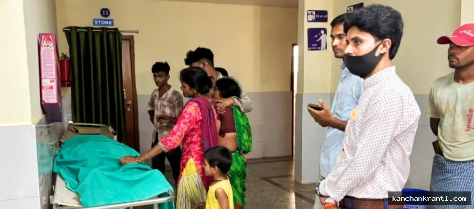 खेत में बांस काटने के दौरान हाईटेंशन तार की चपेट में आया युवक, मौत से गांव में मातम