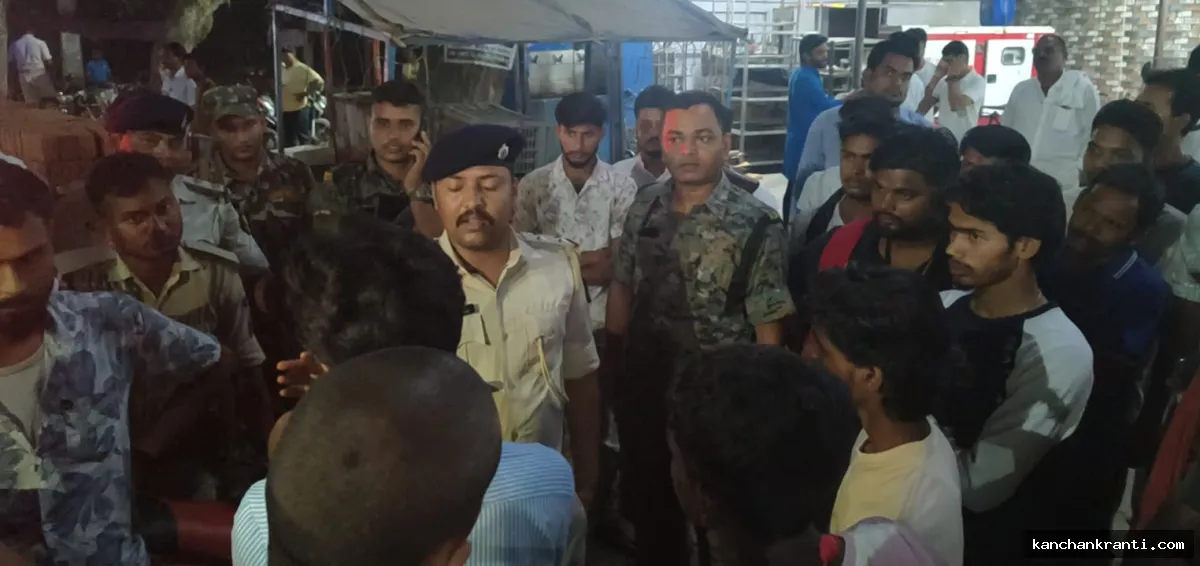 जमुई: डॉक्टर के क्लीनिक में बच्ची की मौत के बाद बवाल, परिजनों का आरोप- अस्पताल कर्मियों ने की मारपीट, सड़क पर उतरे लोग
