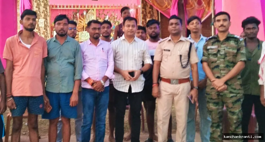 गोड्डा: सनौर दुर्गा मंदिर में नवरात्र पर पारंपरिक नाटक का होगा मंचन, एसडीपीओ ने सुरक्षा व्यवस्था का लिया जायजा