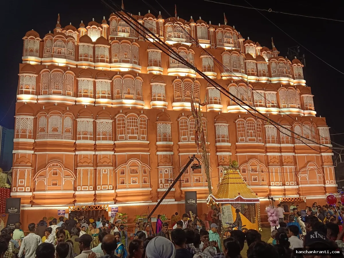 महागौरी की आराधना से गुंजायमान हुआ देवघर, हवामहल और प्रेम मंदिर पंडाल बने आकर्षण का केंद्र