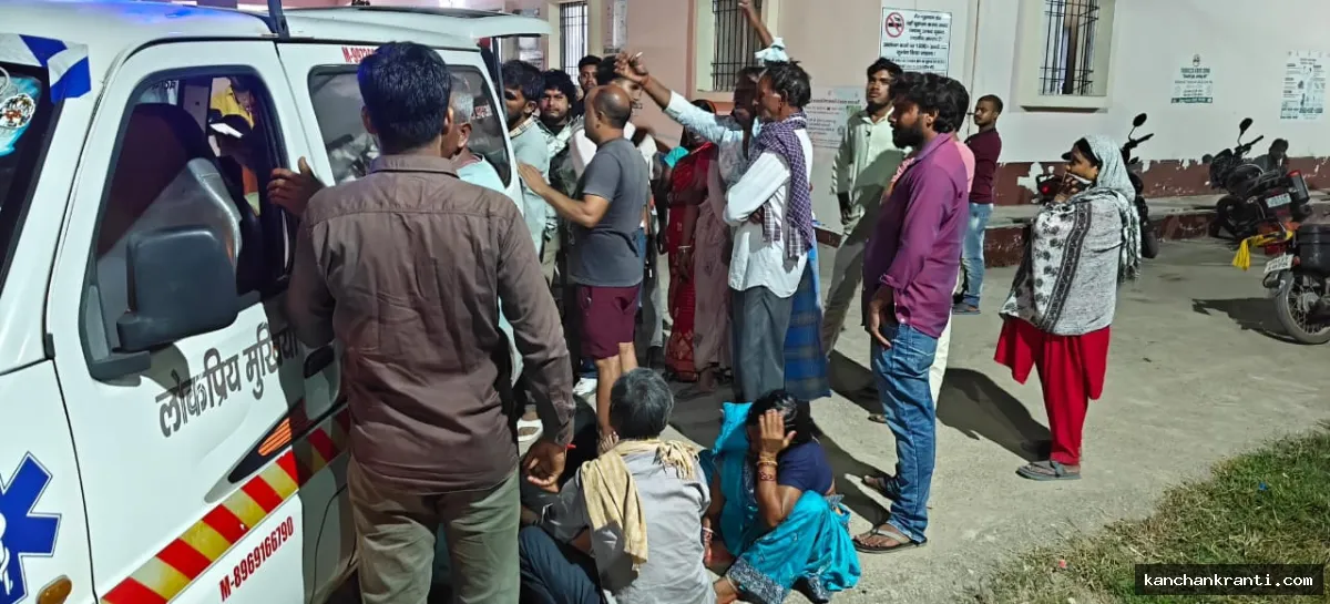 कार ने कई वाहनों को मारी टक्कर, एक बच्चे की मौत और 9 लोग घायल; आक्रोशित भीड़ ने वाहनों में लगाई आग