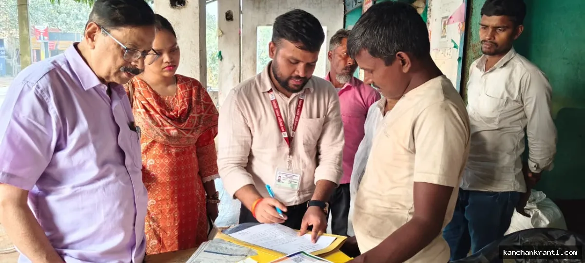 देवघर में खाद्य सुरक्षा मानकों का उल्लंघन: सारठ के प्रतिष्ठानों का निरीक्षण, बेसन के लड्डू नष्ट कर जारी किया नोटिस