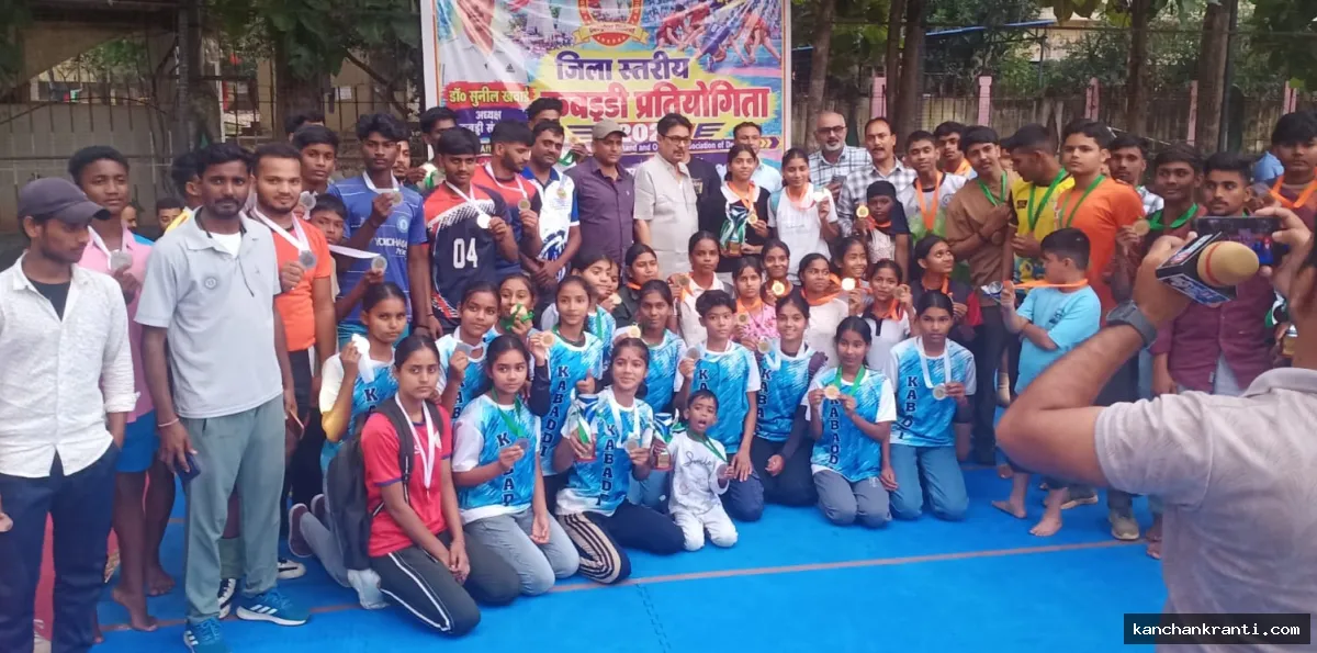 जिलास्तरीय कबड्डी प्रतियोगिता में देवघर फाइटर और आर. मित्रा का दबदबा