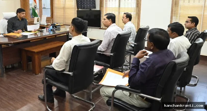देवघर में सड़क हादसों और नशे के अवैध कारोबार पर सख्ती, 37 ब्लैक स्पॉट पर सुरक्षा कार्य तेज करने का निर्देश
