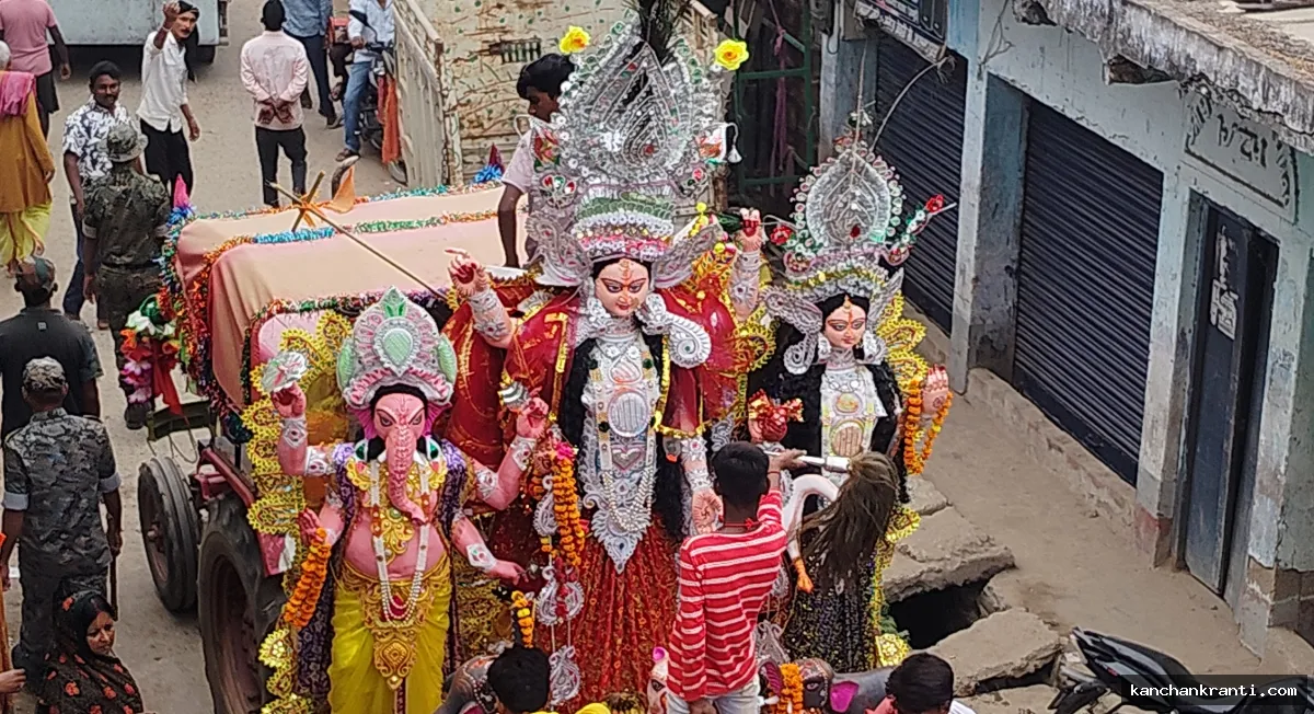 नम आंखों से मां लक्ष्मी की विदाई, सिकंदरा में श्रद्धा और भक्ति के साथ संपन्न हुआ उत्सव