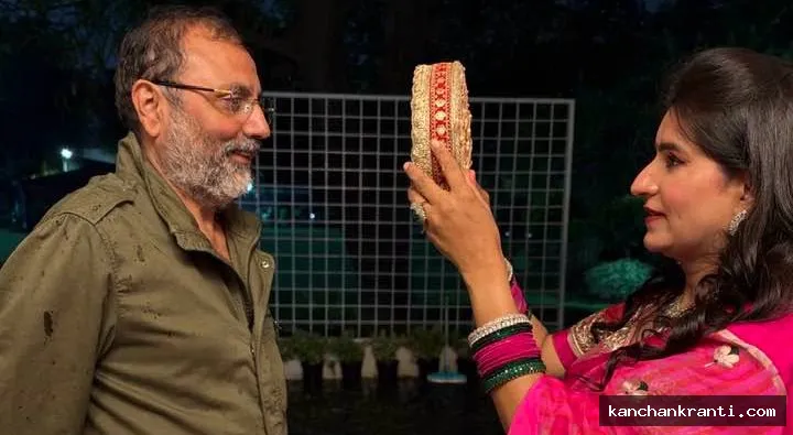 बादलों के बीच चांद का इंतजार, सोलह शृंगार कर सुहागिनों ने दिया अर्घ्य