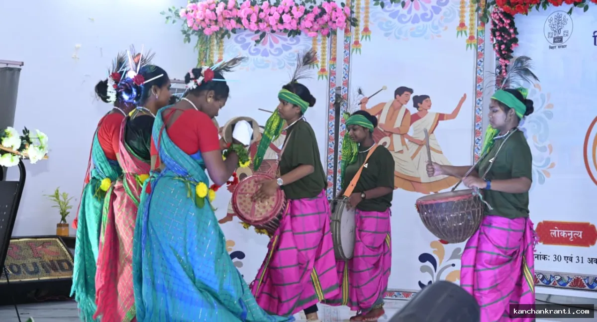 लोकगीतों और लोकनृत्य से गूंजा रावणेश्वर हॉल, जमुई में दो दिवसीय युवा उत्सव शुरू