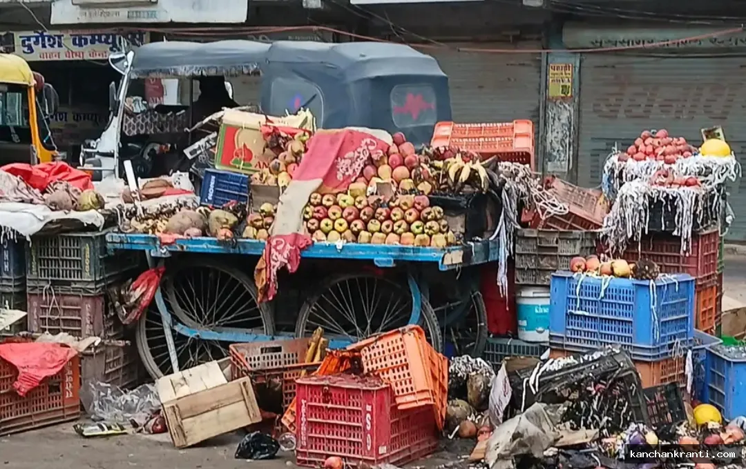 रायबरेली: जमीन के विवाद में रंजिश के चलते फल की दुकान में लगाई आग, दो लाख का नुकसान